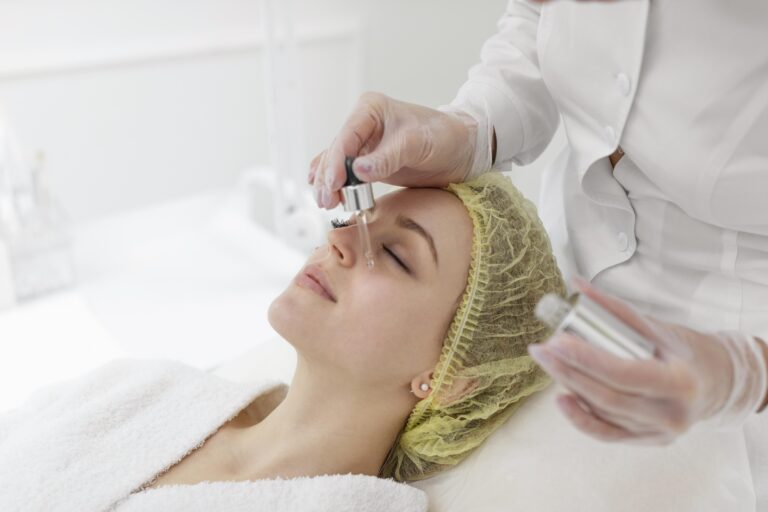 woman-beauty-clinic-face-treatment (1)